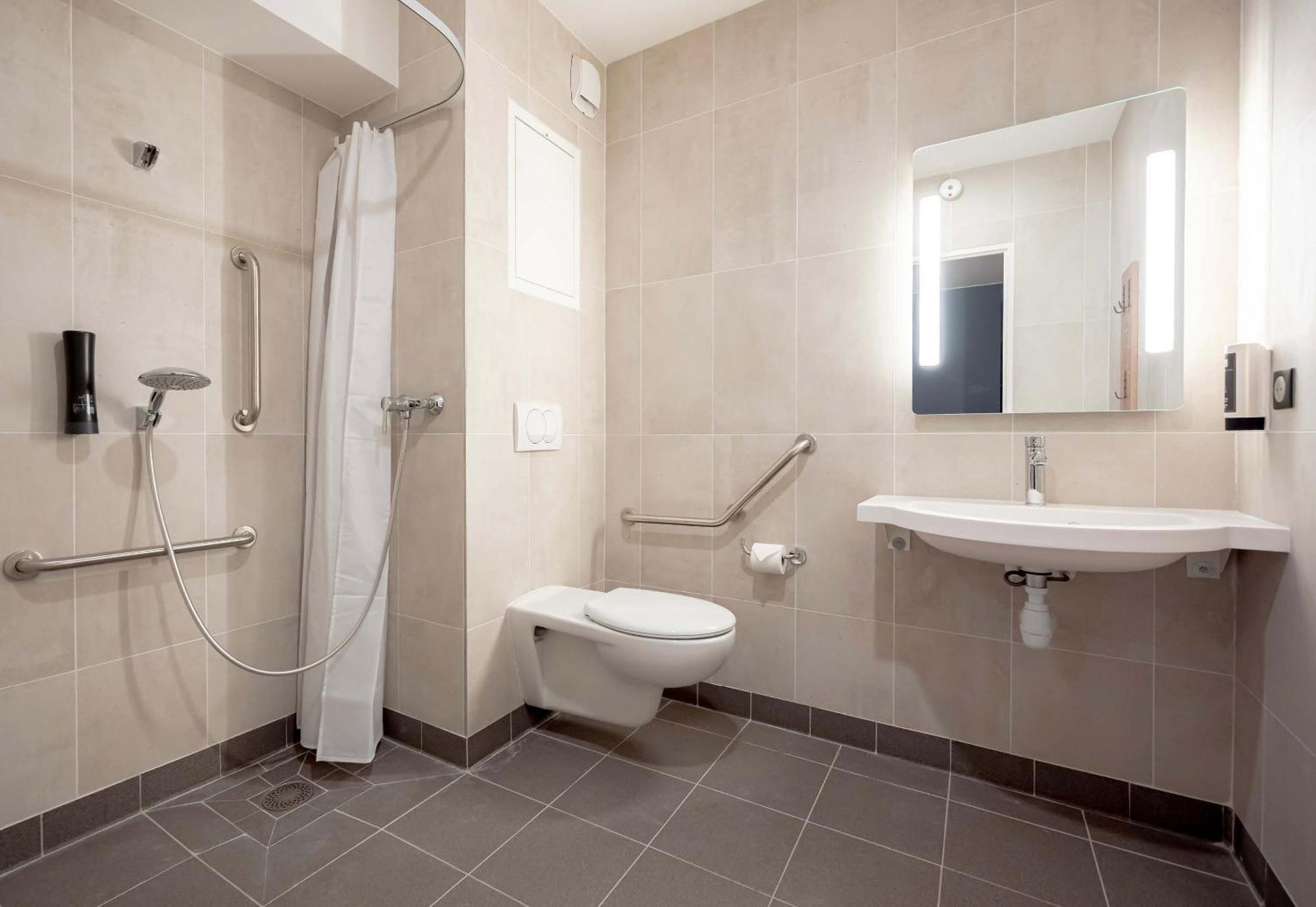 B&B Hotel Toulon Centre Gare Exterior foto